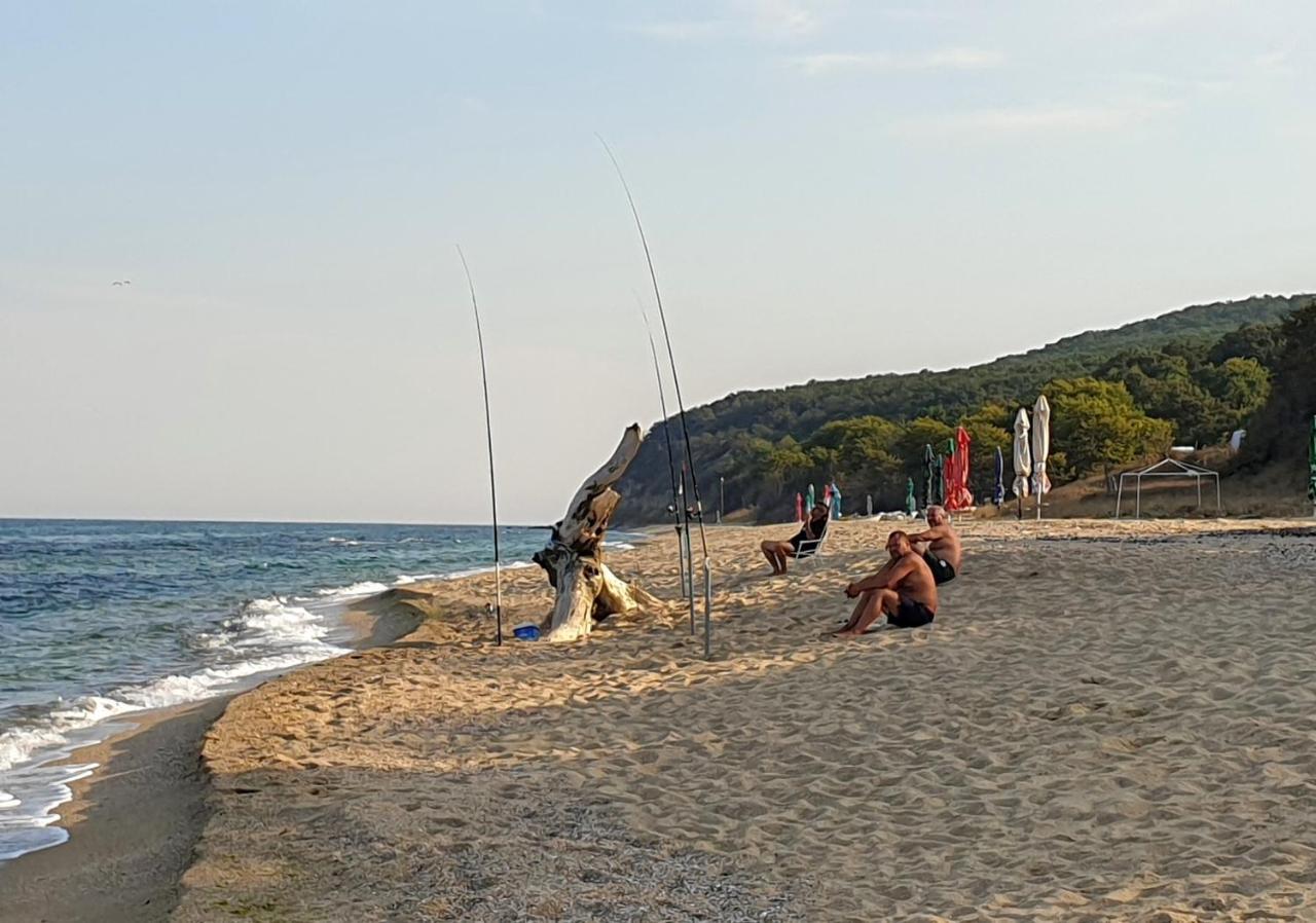 Beach View Apartment Shkorpilovtsi Exterior photo